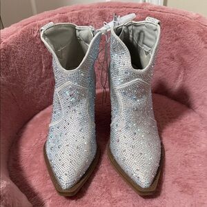Very G Glittering Silver Ankle Boots